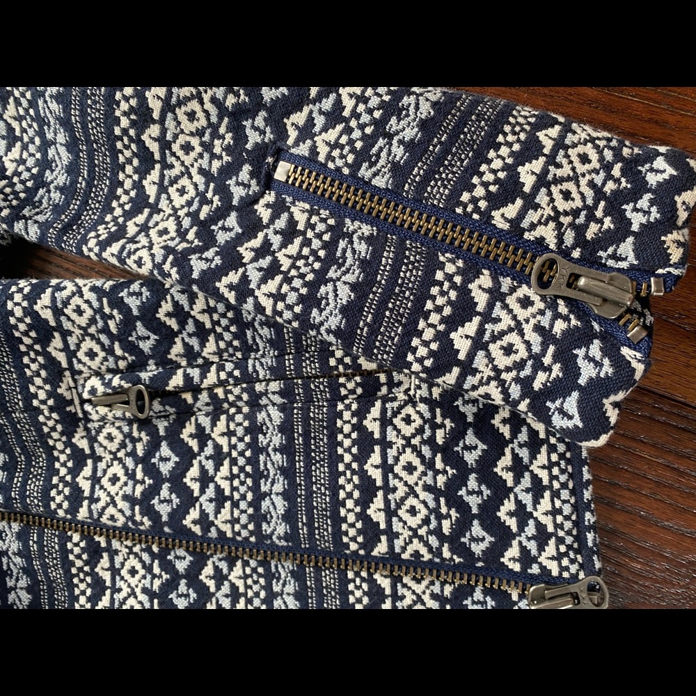 Blazer - Picture 3 of 6